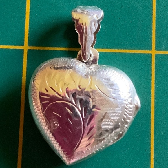 Sterling Silver heart locket - Picture 5 of 10